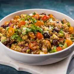 Разтоварваща средиземноморска салата с лимец