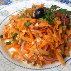 Морковена салата с лук