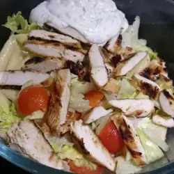 Макаронена салата с пилешко