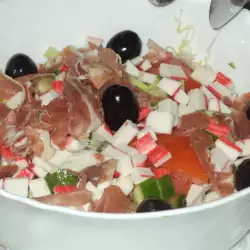Зеленчукова салата с маслини