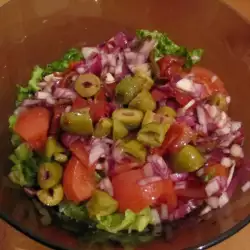 Зеленчукова салата с домати