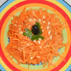 Витаминозна салата с моркови