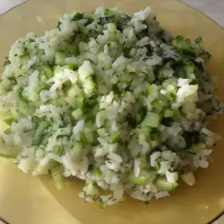Оризова салата с краставици