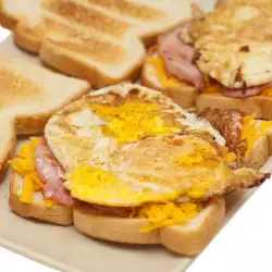 Сандвичи с яйца и чедър