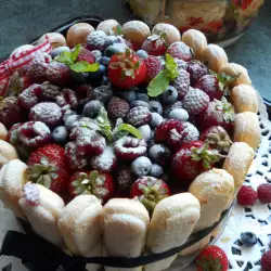 Малинова торта с плодове