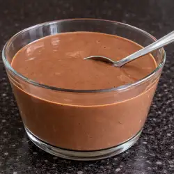 Шоколадов крем с варено яйце