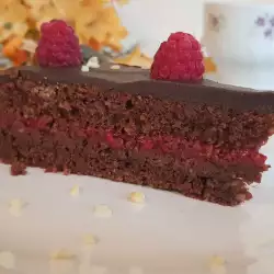 Шоколадова торта с малини и брашно