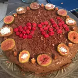 Шоколадова торта с малини и орехи