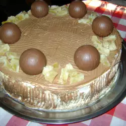 Шоколадова торта със сметана и сушени боровинки