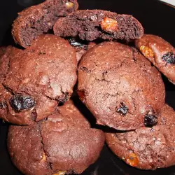 Какаови бисквити с кокос и стафиди