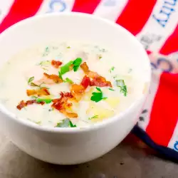Картофена супа със сьомга и бекон