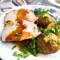 Картофи с месо и зелен лук