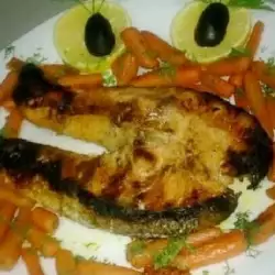Пържена риба с моркови
