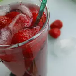 Летен коктейл с ягоди