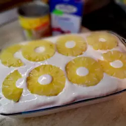 Бишкотена торта с ананас