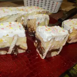 Бисквитена торта с банани и сметана