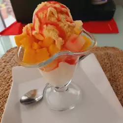 Плодова салата със сладолед и ром