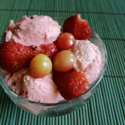 Йогурт сладолед с плодове
