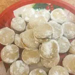 Слепени сладки с пудра захар
