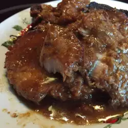 Сочно свинско с винен сос в йенско стъкло