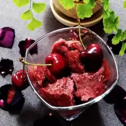 Десерт с вишни без печене