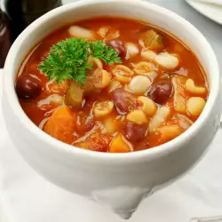 Зеленчукова супа с боб и макарони