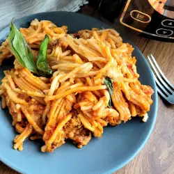 Спагети с доматен сос и риган