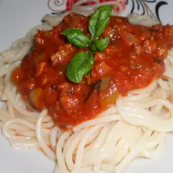 Спагети с доматен сос и чесън