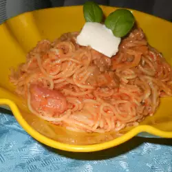 Спагети с кайма и сметана