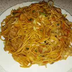 Спагети по китайски с три вида месо