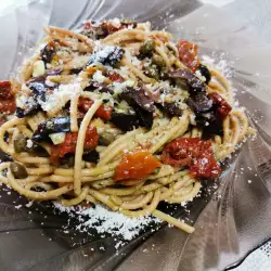 Спагети със сушени домати и песто