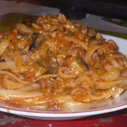 Спагети с гъби и кайма