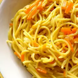 Вегетариански спагети с куркума