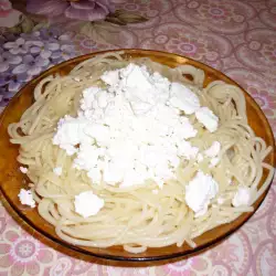 Спагети със овче сирене и захар