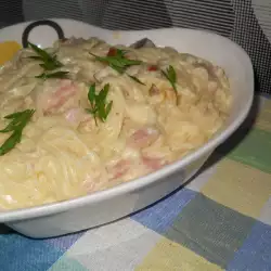 Спагети карбонара с жълтъци