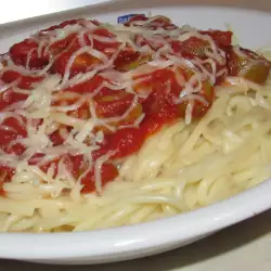 Спагети с гъби и кисели краставички