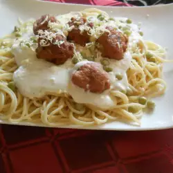 Спагети с мини телешки кюфтенца