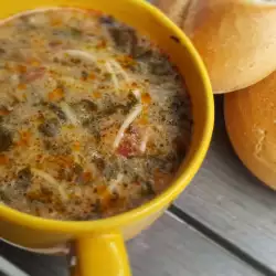 Спаначена супа със фиде и заквасена сметана