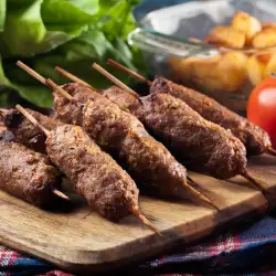Сръбски чевапчичи на шишчета