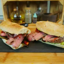 Сочен сандвич стек с билково масло и домашна багета