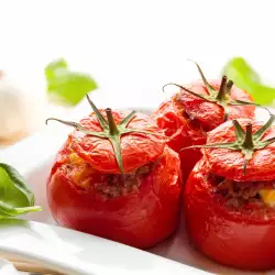 Вегетариански пълнени домати