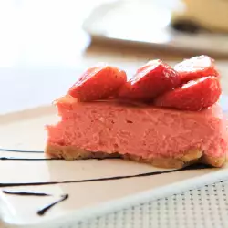 Десерт с ягоди и бадеми