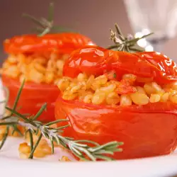 Пълнени домати с пшеница