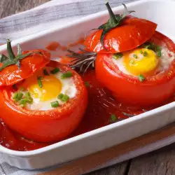 Пълнени домати с яйца