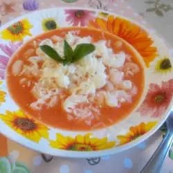 Макаронена супа и пармезан