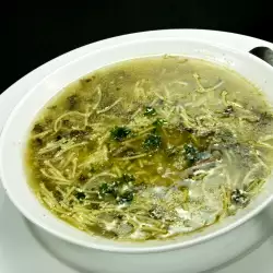 Макаронена супа и спанак