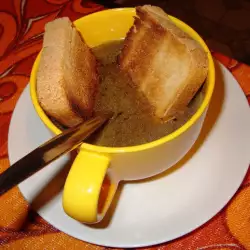 Бърза и вкусна френска лучена супа