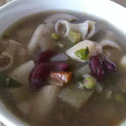 Макаронена супа и тиквички