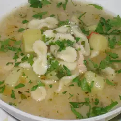 Супа от пиле с картофи и фарфалини