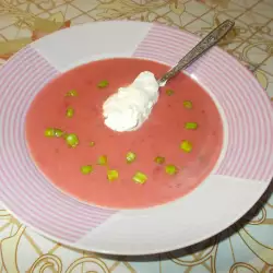 Здравословна супа с червено цвекло